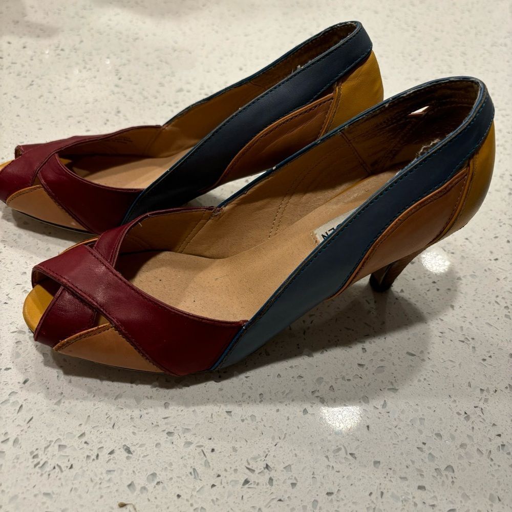 Steve Madden Sallsa Multicolor Leather Pumps Peep Toe Red Yellow Blue Size 6.5 - Picture 3 of 11